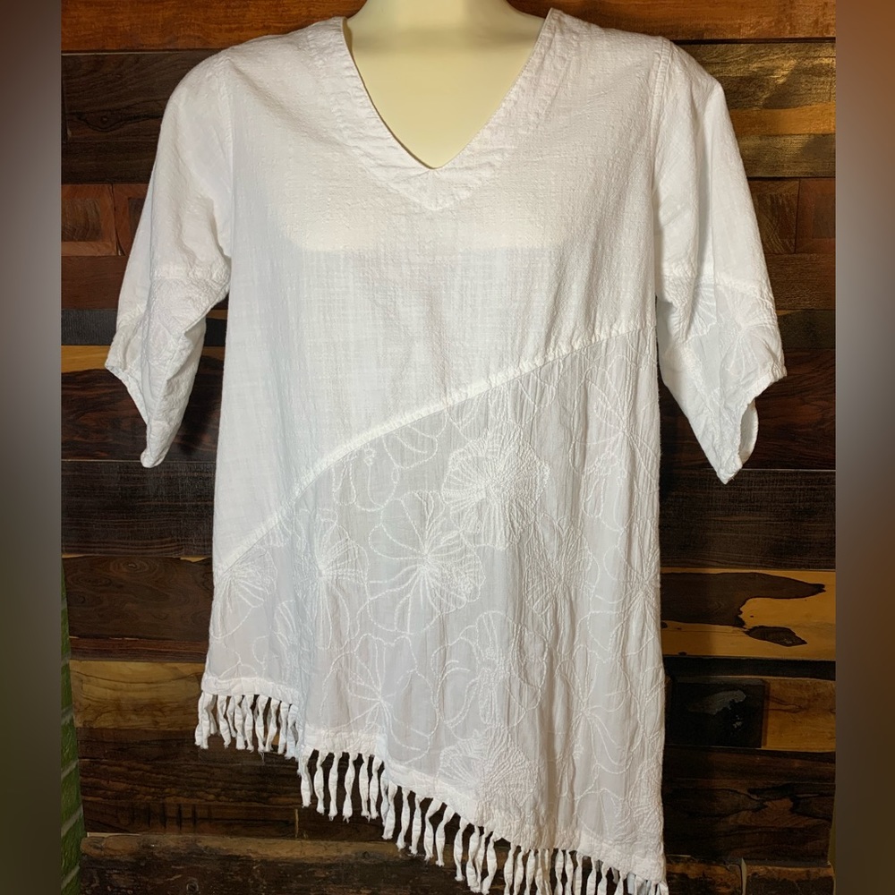SeaBreeze of California White Fringed Asymmetrical Top Size Small